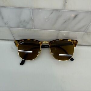 Ray-Ban✨Clubmaster Classic Tortoise Sunglasses